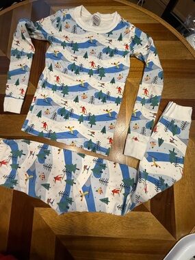 Hanna Andersson Blue & White Ski Scene Kids Pajama Set flaw